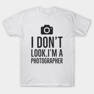 I don't look i am photographer white T-Shirt